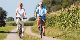 Senioren auf dem Fahrrad