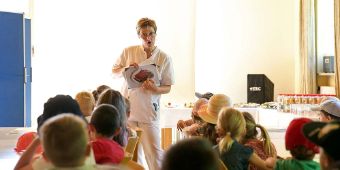 Kindergaerten zu Besuch im Krankenhaus