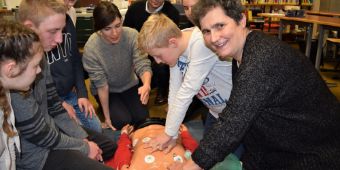 Asklepios Klinik im Städtedreieck organisierte Reanimationstraining am Gymnasium
