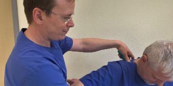 Dr. Michael Schütz zeigt, wie AORT funktioniert