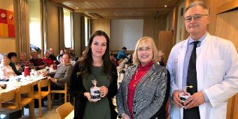 Kathrin Hofstetter, Brigitte Hecht und Dr. Gary Haller. 