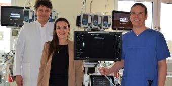 v. li.: Ärztlicher Direktor Dr. Josef Zäch, Kathrin Hofstetter und Dr. Michael Schütz.